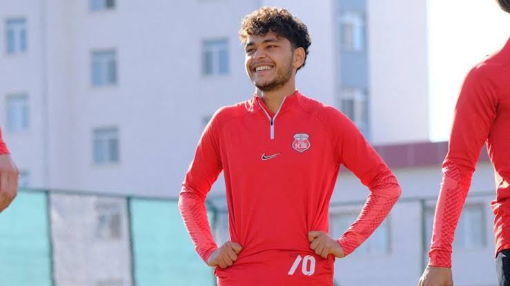 14 Yaşında Galatasaray Tarihine Geçmişti, 22 Yaşında Kulüpsüz Kaldı: Mustafa Kapı'nın Sessiz Yolculuğu