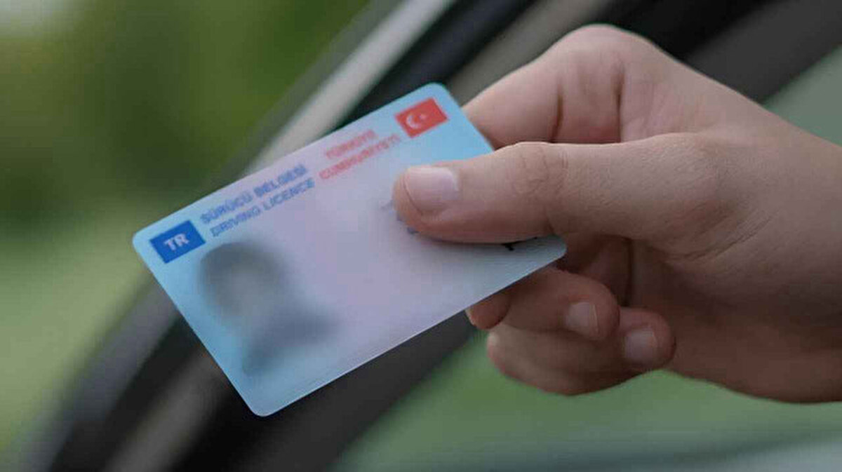 Eski Ehliyeti Yenilemek İçin Son 2 Gün: 7 Bin Liralık Ek Masrafla 3,5 Milyon Kişi Risk Altında