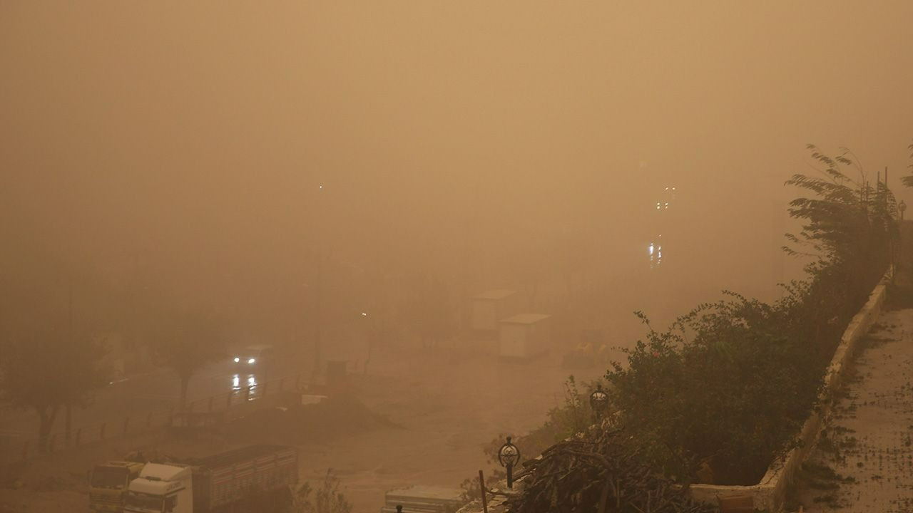 Meteoroloji’den Fırtına ve Toz Taşınımı Uyarısı: Kavurucu Sıcaklar İçin Alarm