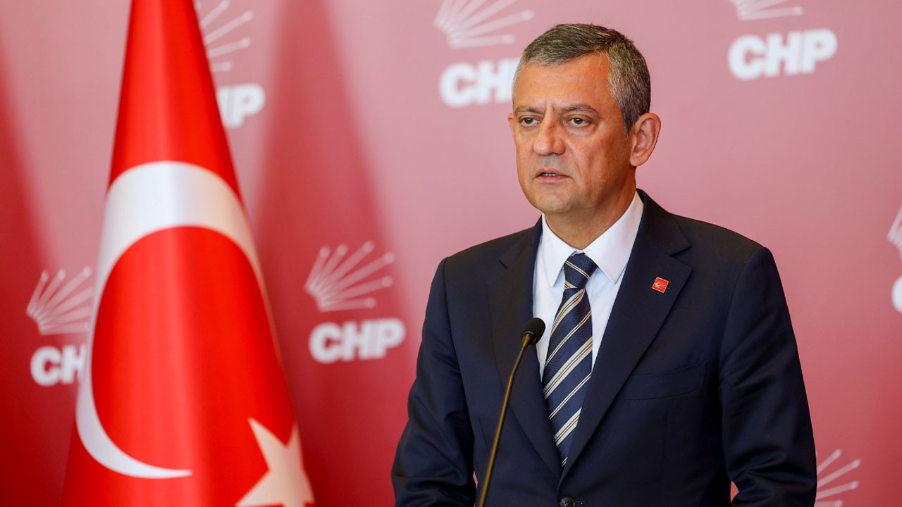 Özgür Özel'den Çarpıcı Açıklamalar: "Aday Değilim, Kaybedersek Siyaseti Bırakırım!"