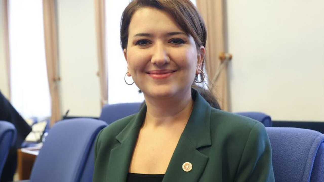 CHP’nin Yükselen Yıldızı Gökçe Gökçen Kimdir? Kaç Yaşında, Nereli, Evli mi?