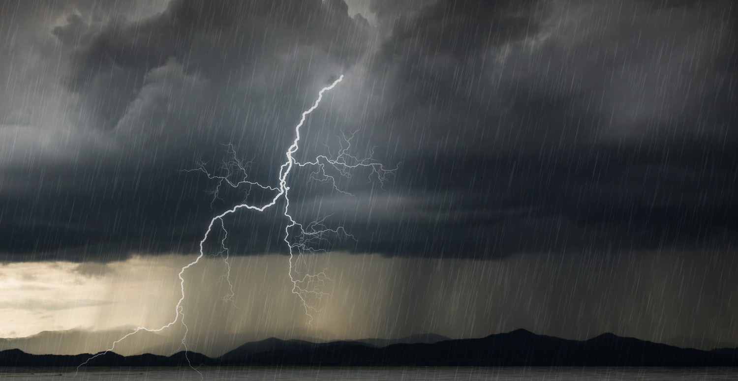 Meteorolojiden peş peşe uyarı: Gök gürültüsüyle birlikte geliyor! 12 il için ani sağanak ve fırtına uyarısı